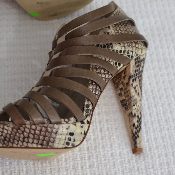 7 for all Mankind Brown Taupe Snakeskin Heels 8.5 - Picture 2 of 8